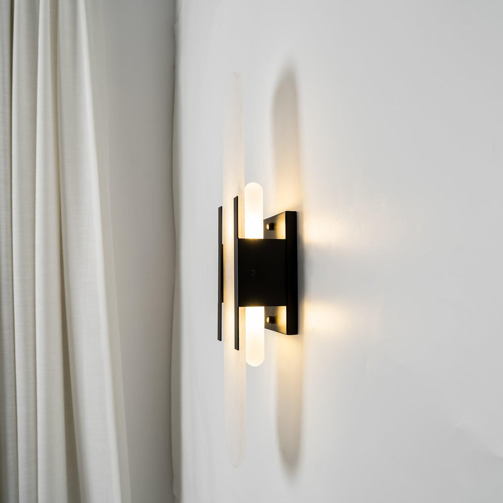 Candeeiro de parede em alabastro natural, luz quente, acabamento em latão ou cobre