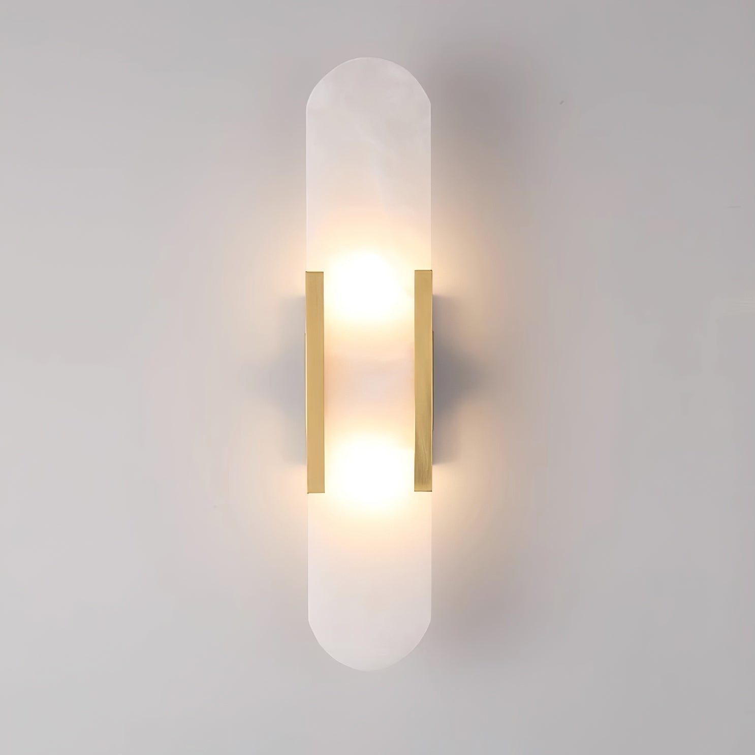 Candeeiro de parede em alabastro natural, luz quente, acabamento em latão ou cobre