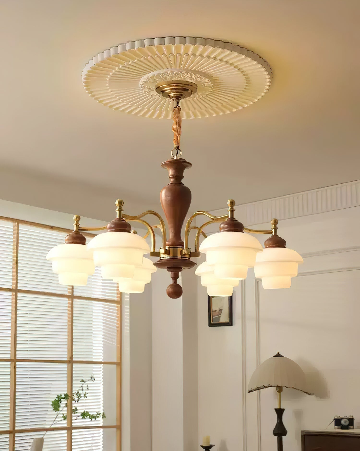 Hovian Wooden Chandelier | Fioriscas