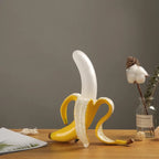Fantazyjna lampka stołowa w kształcie banana z żywicy w ciepłych odcieniach, BananaShine
