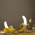 Fantazyjna lampka stołowa w kształcie banana z żywicy w ciepłych odcieniach, BananaShine