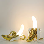 Fantazyjna lampka stołowa w kształcie banana z żywicy w ciepłych odcieniach, BananaShine