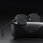 Aurex Square-Sonnenbrille mit markantem goldenem Rahmen und UV400-Augenschutz