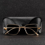 Aurex Square-Sonnenbrille mit markantem goldenem Rahmen und UV400-Augenschutz