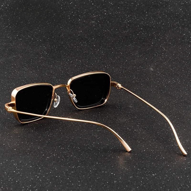 Aurex Square-Sonnenbrille mit markantem goldenem Rahmen und UV400-Augenschutz