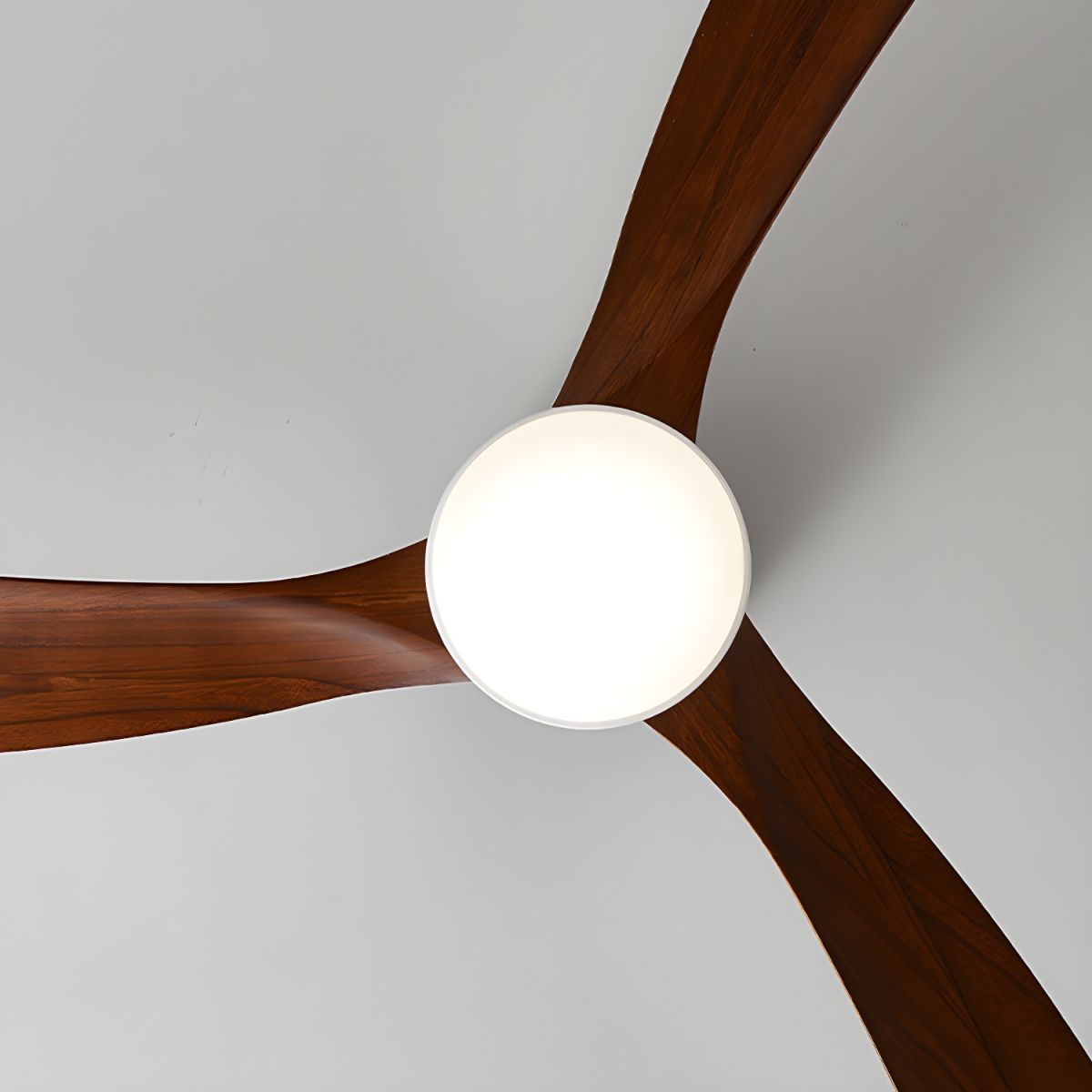 LED-Deckenventilator im nordischen Everwood-Holzlook in 25, 42 oder 52 Zoll