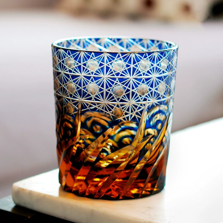 Kirrea Edo Kiriko whiskyglas in blauw en amber, houten geschenkdoos