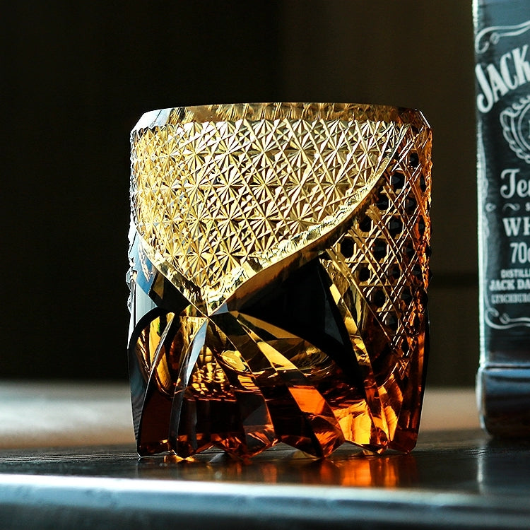 Szklanka do whisky Amber z wzorem Dark Knight i drewnianym pudełkiem