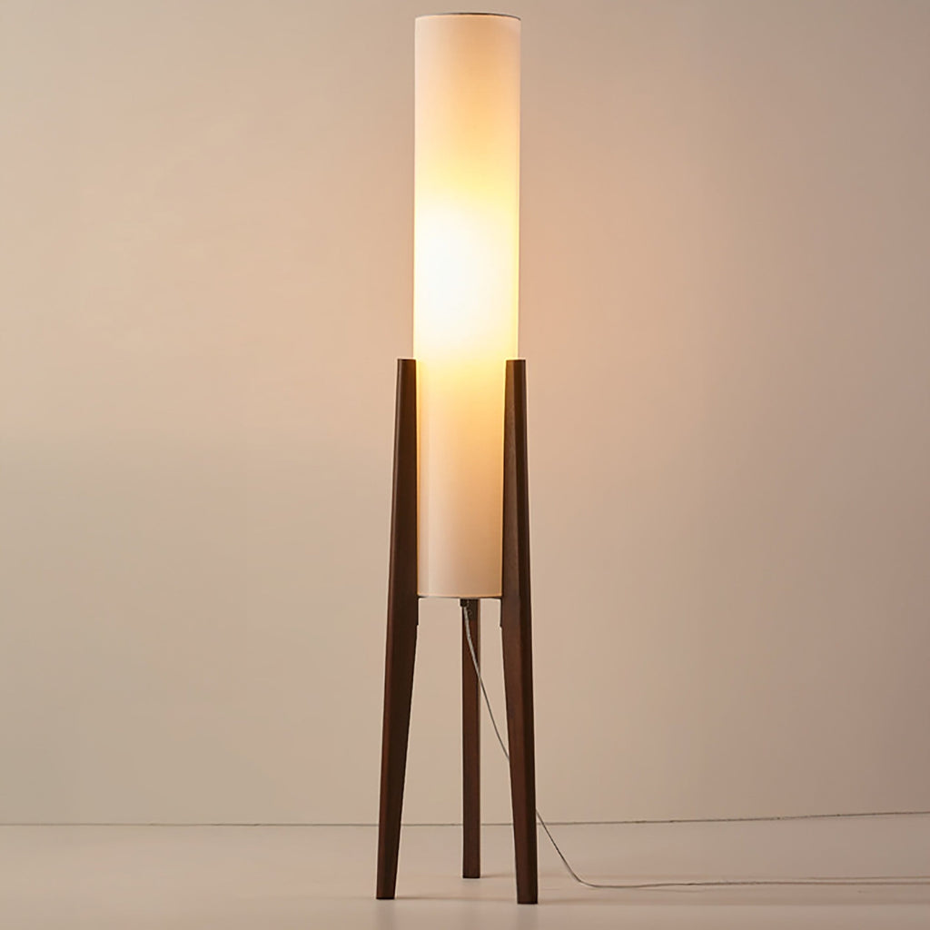 Liora Stehlampe, Walnussholzfuß mit Stoffschirm und dimmbarer LED