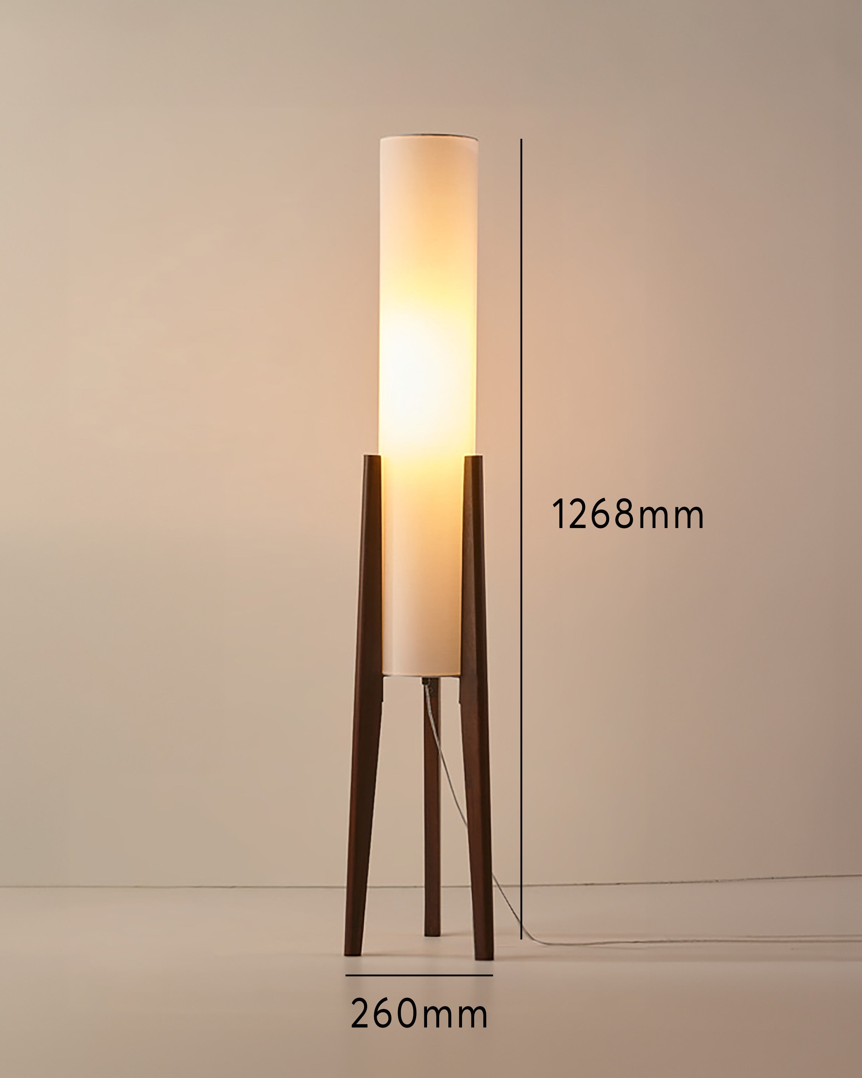 NovaOak-gulvlampe med træfod, stofskærm og dæmpbar varm-kold LED lys.