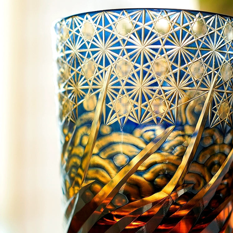 Kirrea Edo Kiriko whiskyglas in blauw en amber, houten geschenkdoos