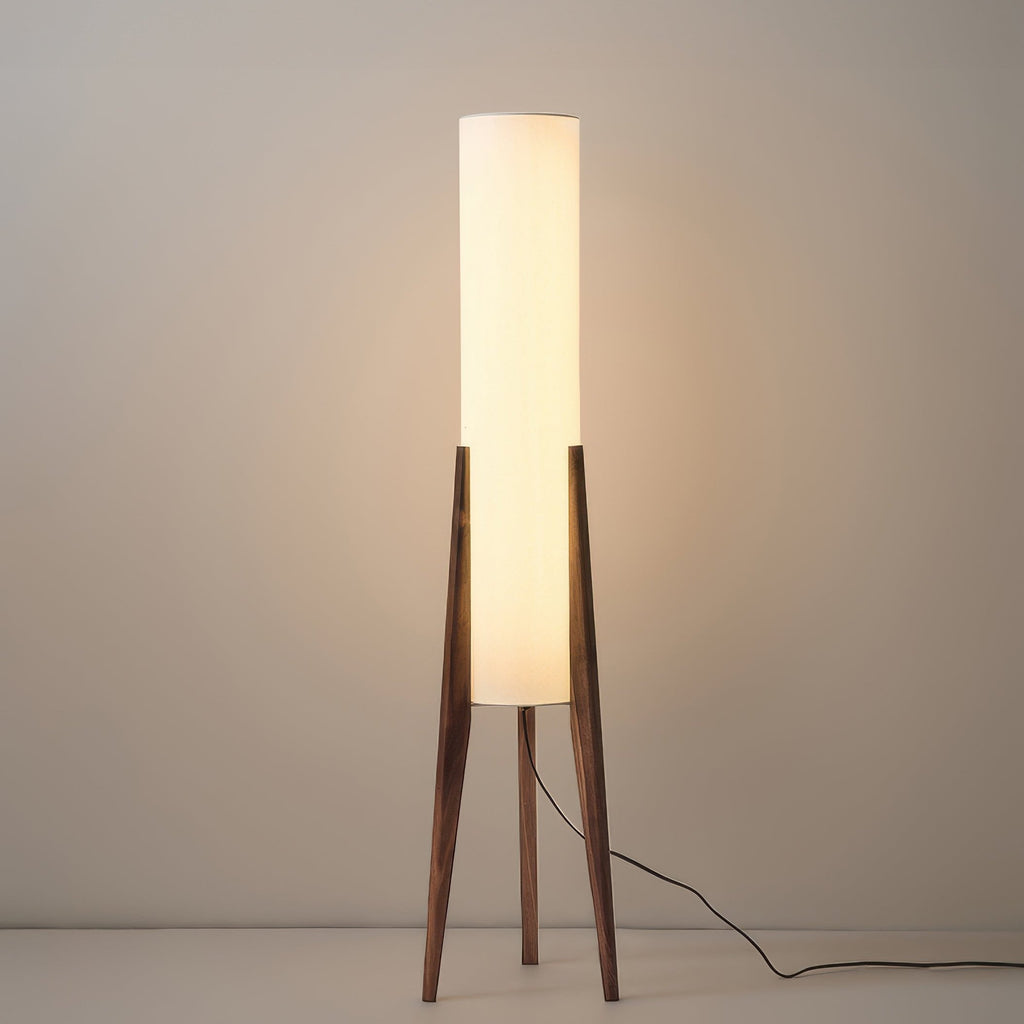 Liora Stehlampe, Walnussholzfuß mit Stoffschirm und dimmbarer LED