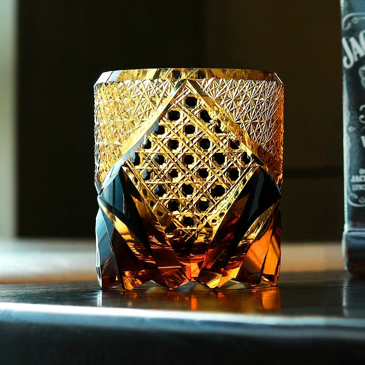 Szklanka do whisky Amber z wzorem Dark Knight i drewnianym pudełkiem