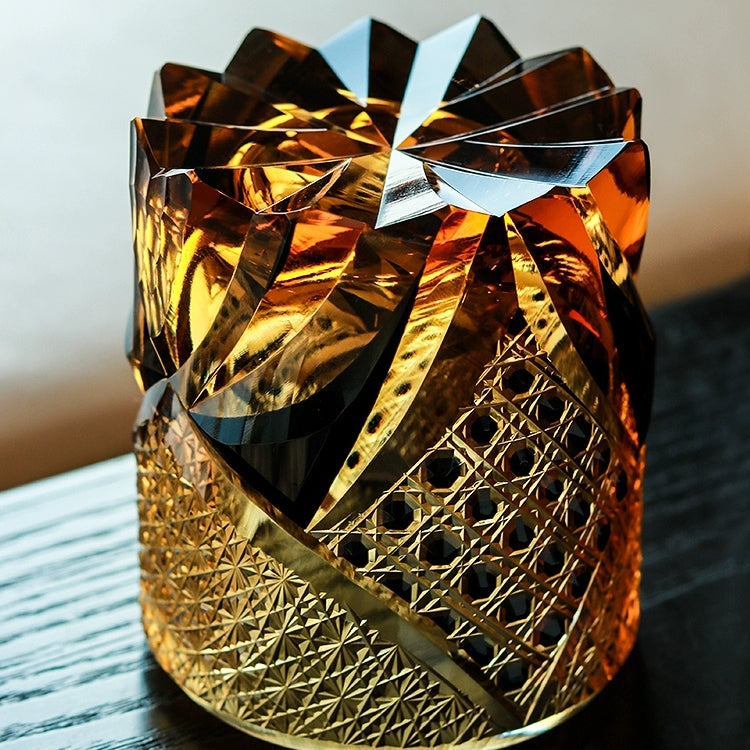 Szklanka do whisky Amber z wzorem Dark Knight i drewnianym pudełkiem