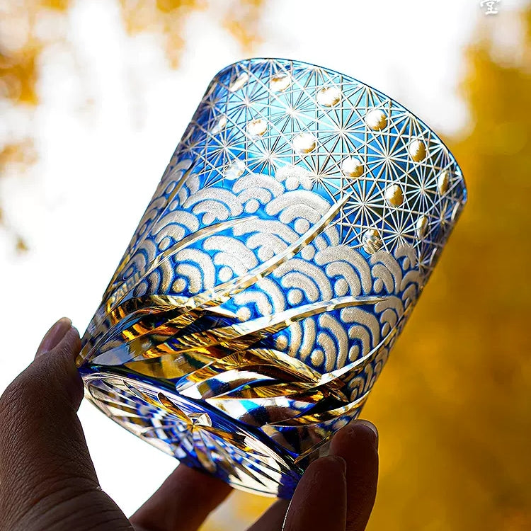 Kirrea Edo Kiriko whiskyglas in blauw en amber, houten geschenkdoos