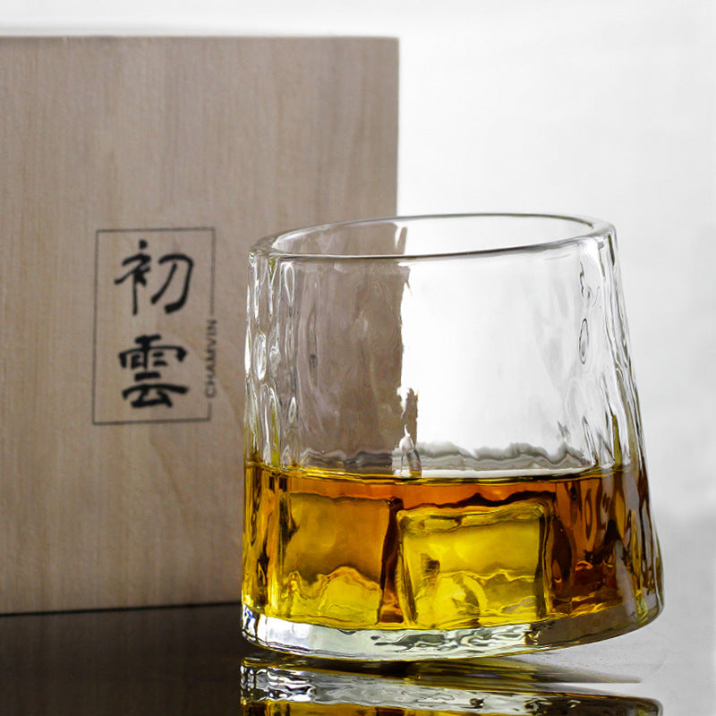 Kiyomi handgraviertes Kristall-Whiskyglas in Holzgeschenkbox