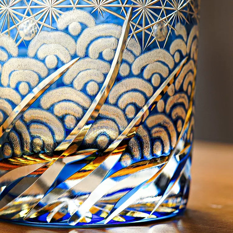 Kirrea Edo Kiriko whiskyglas in blauw en amber, houten geschenkdoos