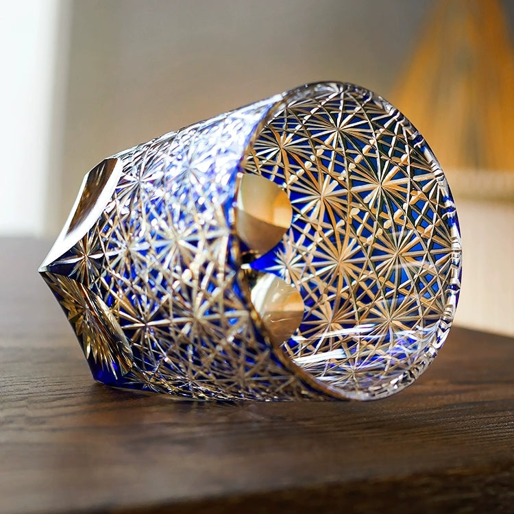 Kirrea Edo Kiriko whiskyglas in blauw en amber, houten geschenkdoos