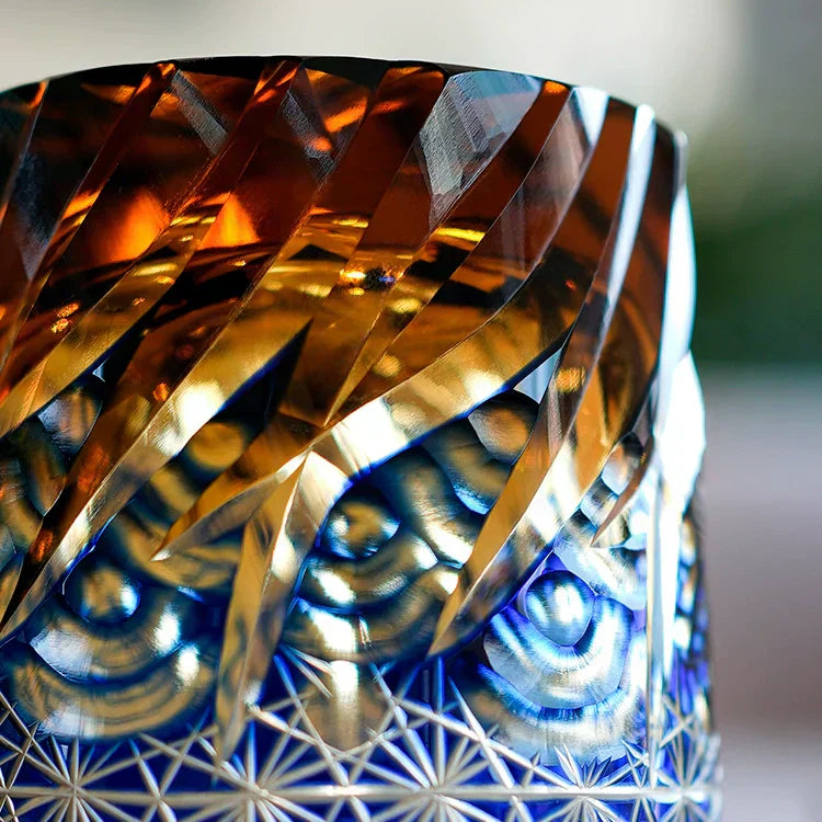 Kirrea Edo Kiriko whiskyglas in blauw en amber, houten geschenkdoos
