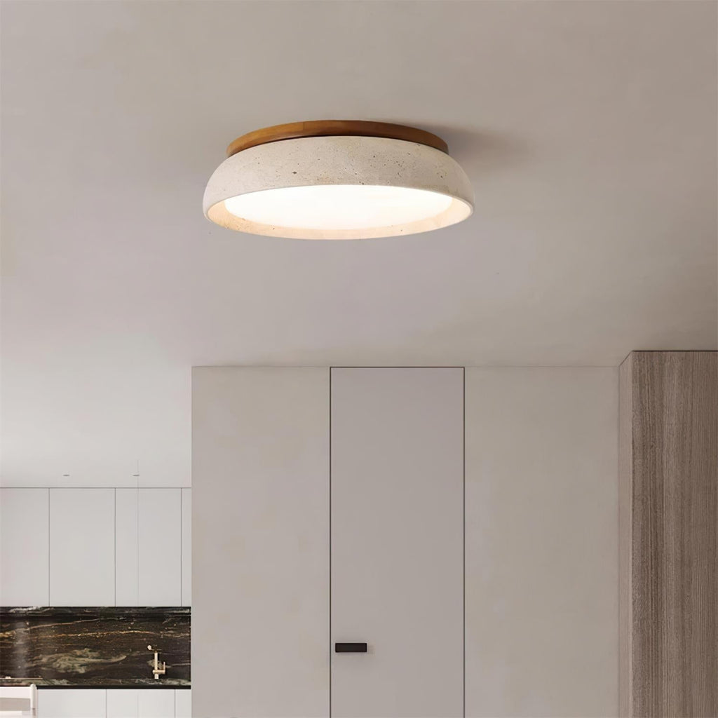 Travertinloftlampe, rundt Aureli-design med træbase