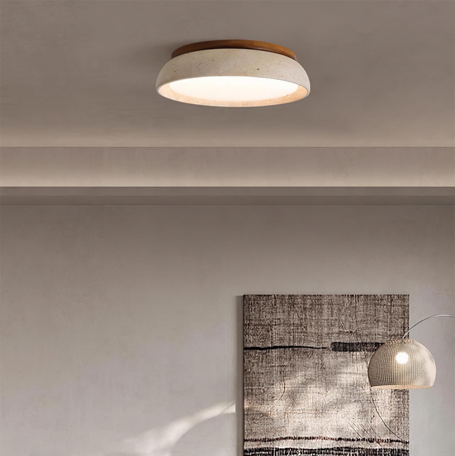 Travertinloftlampe, rundt Aureli-design med træbase