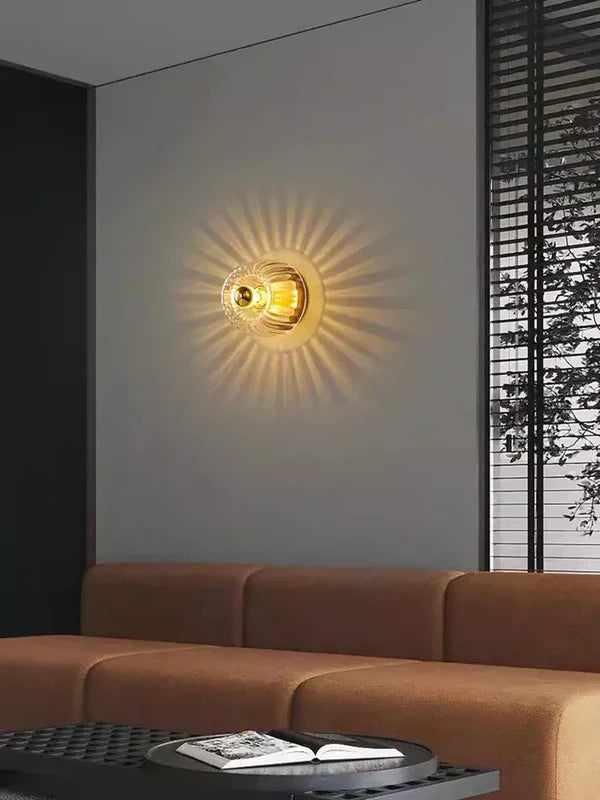 Aplique de parede de vidro Sunburst com abajur ondulado, luz ambiente RadiantFlux