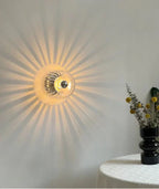 Aplique de parede de vidro Sunburst com abajur ondulado, luz ambiente RadiantFlux