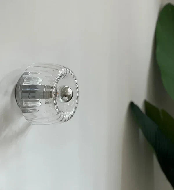 Aplique de parede de vidro Sunburst com abajur ondulado, luz ambiente RadiantFlux