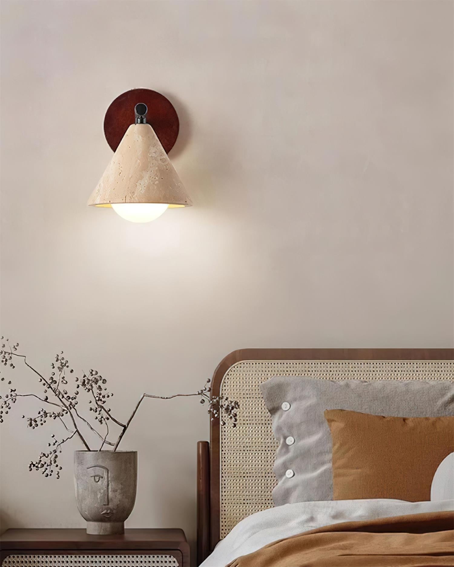 Riita  Wall Lamp  triangular cone-shaped travertine | Fioriscas