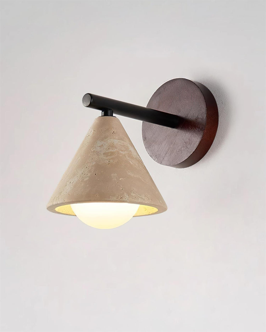Riita  Wall Lamp  triangular cone-shaped travertine | Fioriscas