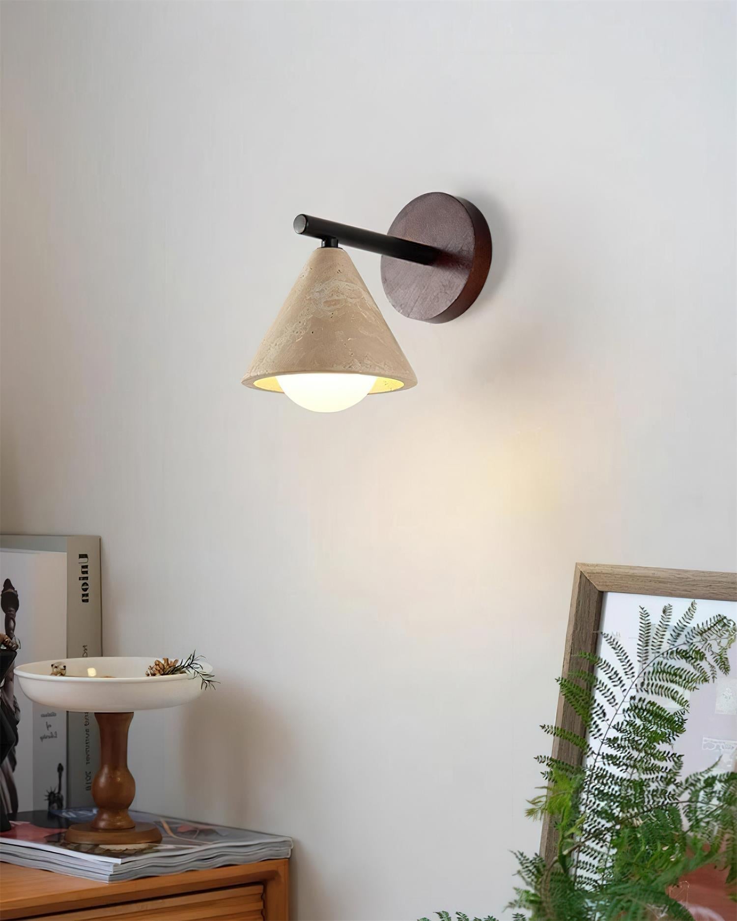 Riita  Wall Lamp  triangular cone-shaped travertine | Fioriscas