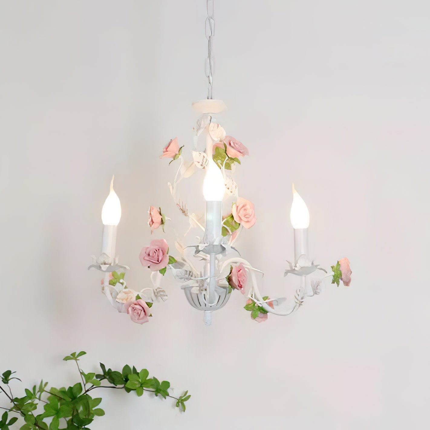 Evelisse Vintage White Chandelier | Fioriscas