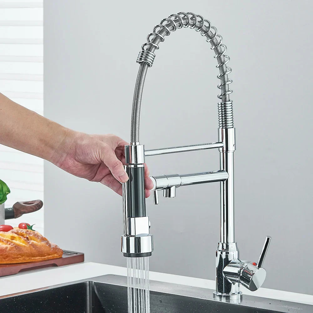 Kuchyňská baterie FluxSpout z nerezové oceli s flexibilním pružinovým výtokem