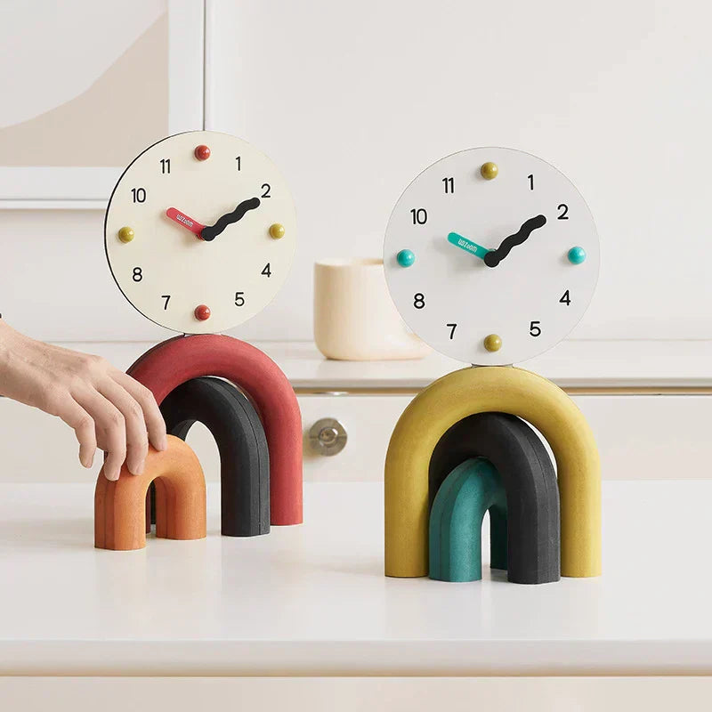 Horloge de table LumenArc Nordic Arch, bambou et métal, finition mate ou brillante