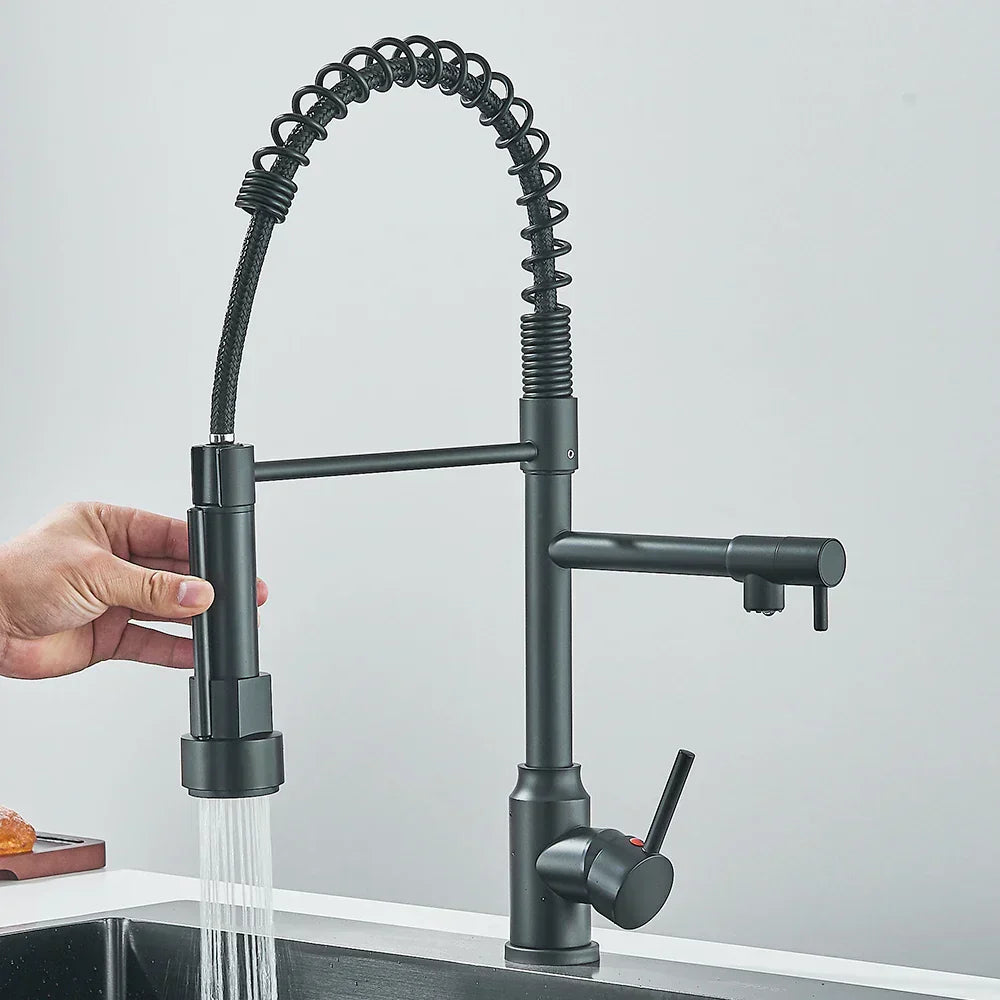 Kuchyňská baterie FluxSpout z nerezové oceli s flexibilním pružinovým výtokem