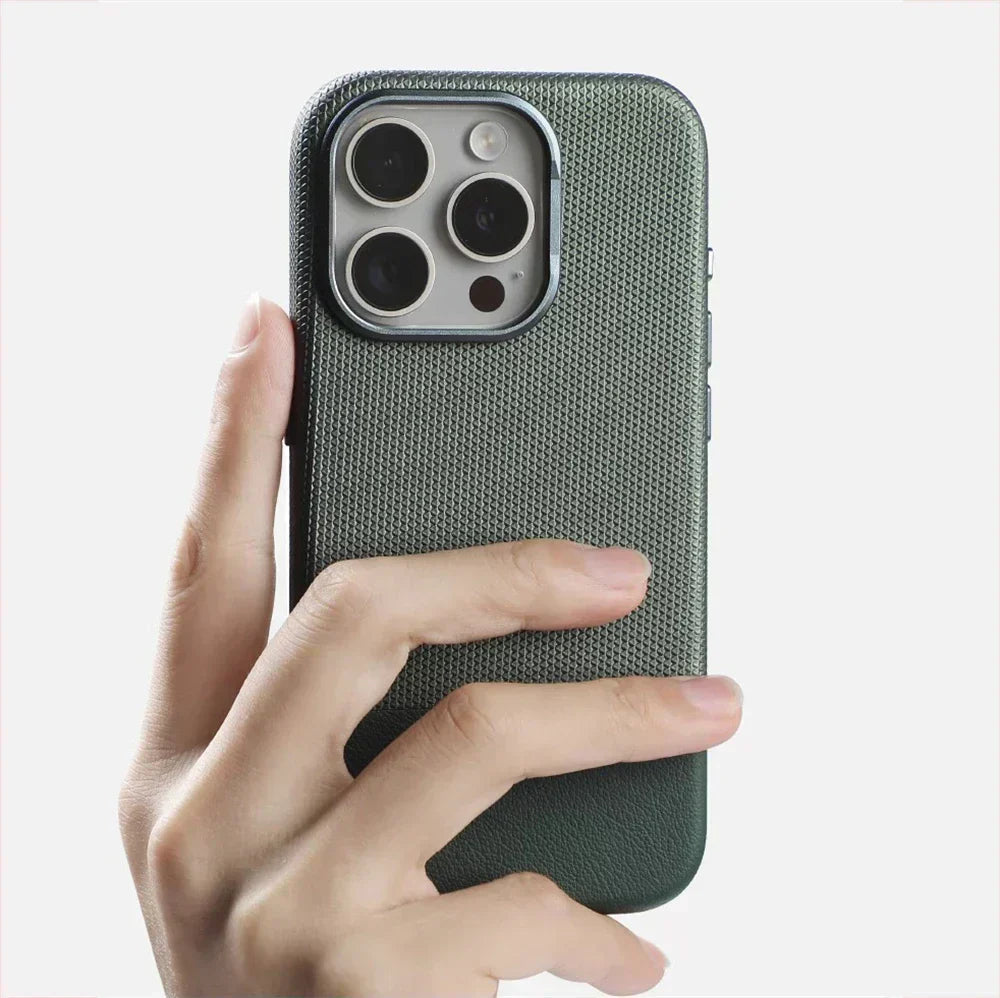 Capa Slim para iPhone com Dupla Textura e MagSafe, Proteção Stealth