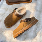 Chinelos tipo clog CozyCloud para mulher, com forro felpudo e tira com fivela