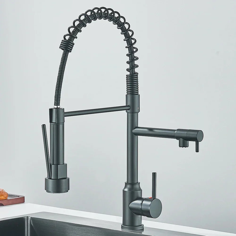 Kuchyňská baterie FluxSpout z nerezové oceli s flexibilním pružinovým výtokem
