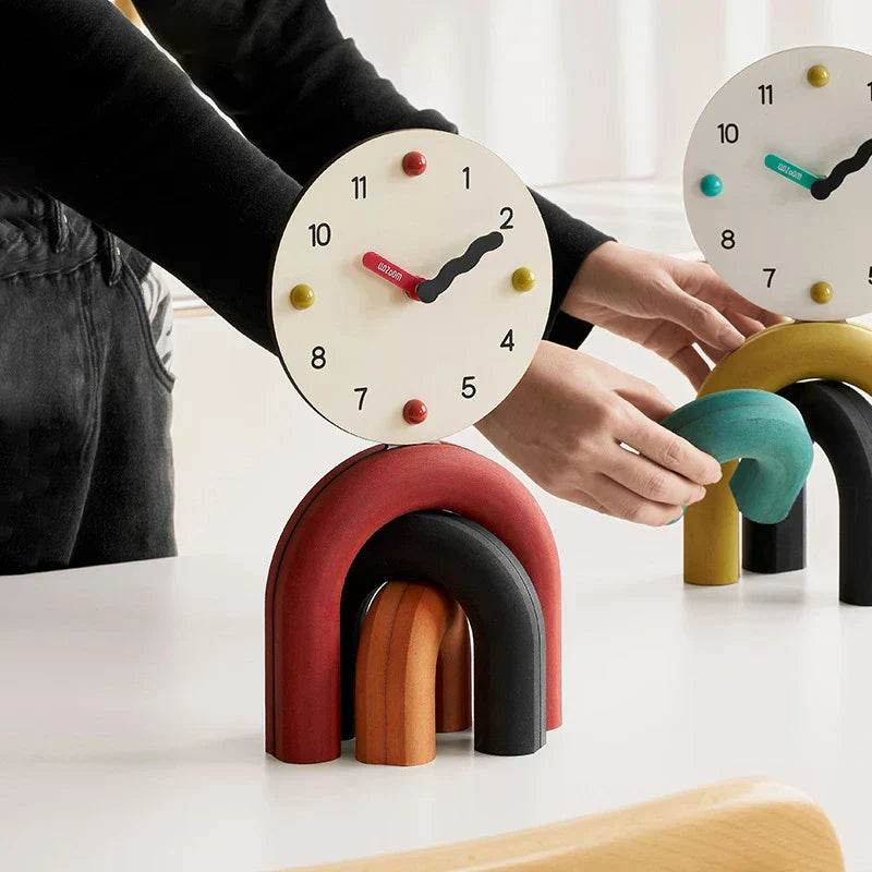 Horloge de table LumenArc Nordic Arch, bambou et métal, finition mate ou brillante
