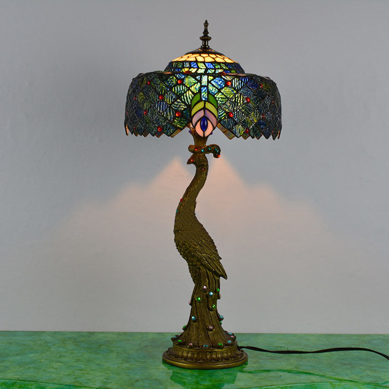 Tiffany-Tischlampe mit mehrfarbigem Glasschirm in Kuppelform und Kunstharzfuß