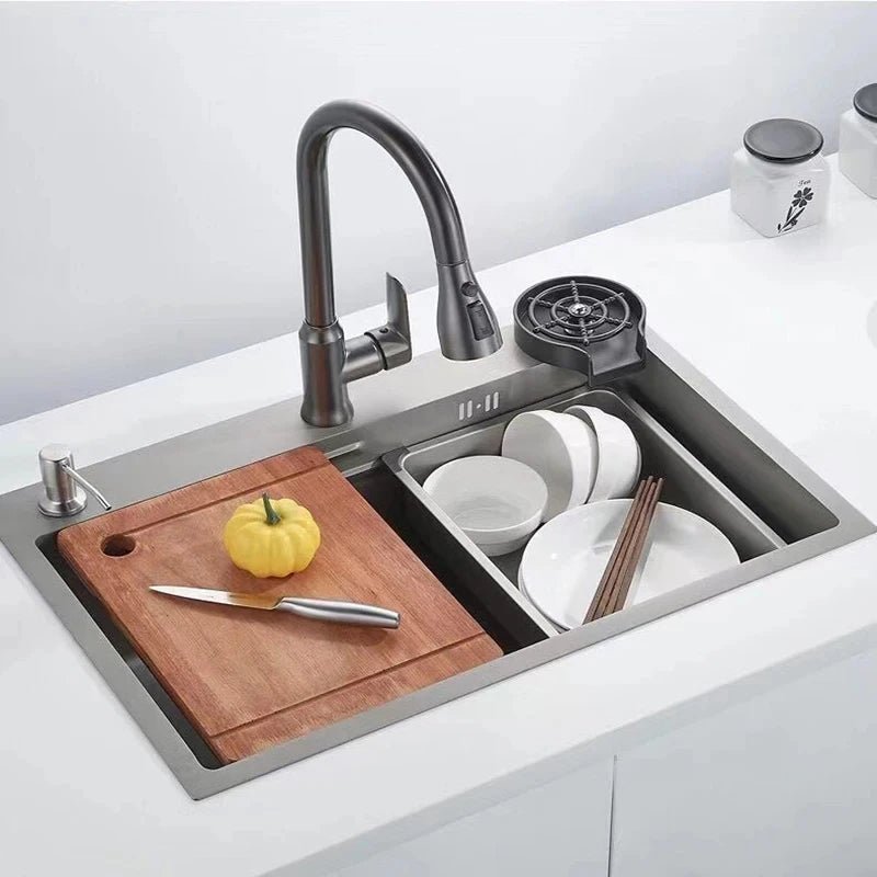 Elegant kitchen faucet with pull-out function and 360° rotation - Fioriscas