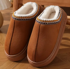 Chinelos de pele de ovelha com forro de lã para usar confortavelmente em casa