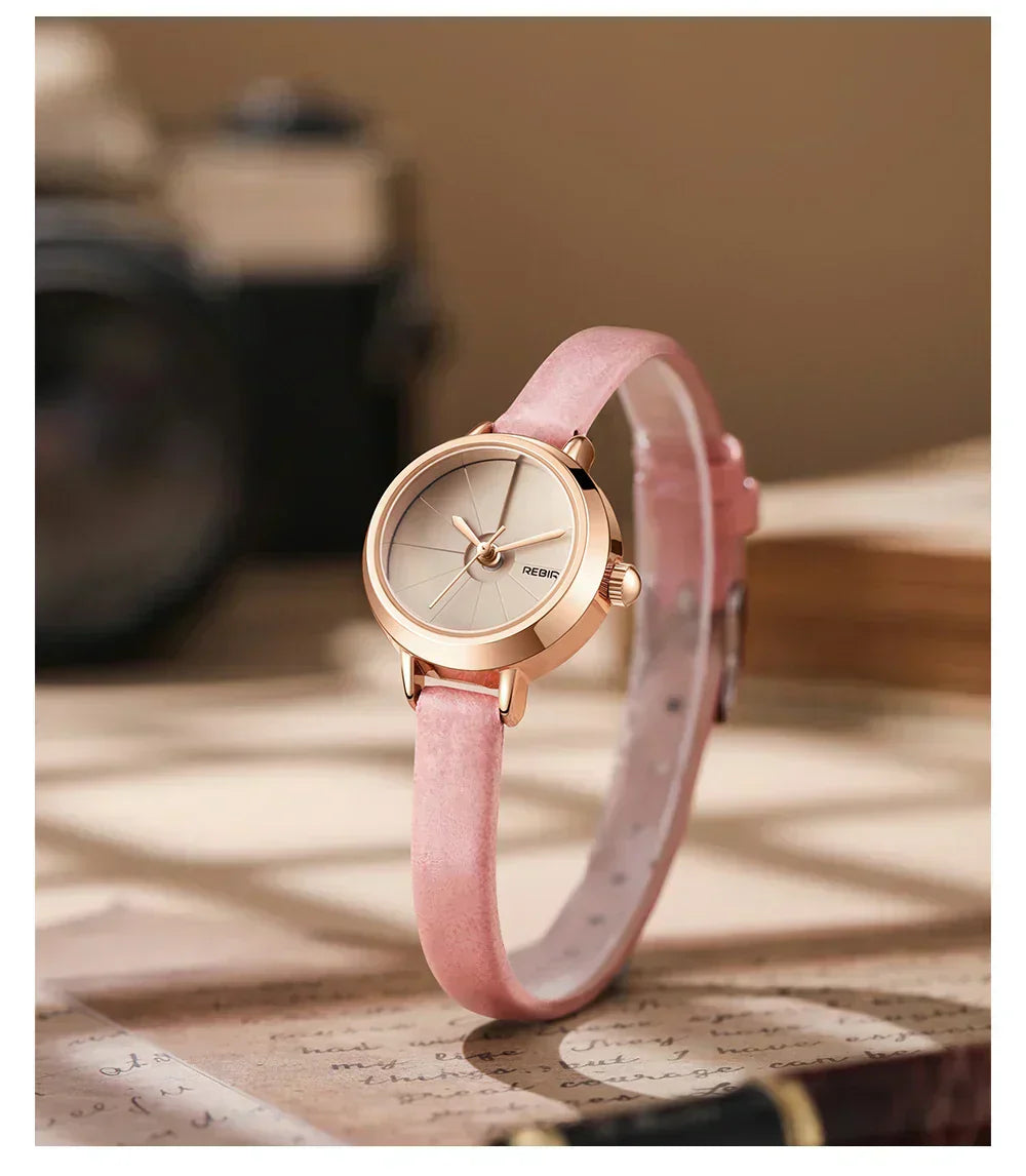 Dameur i læder med vintageinspireret minimalistisk urskive