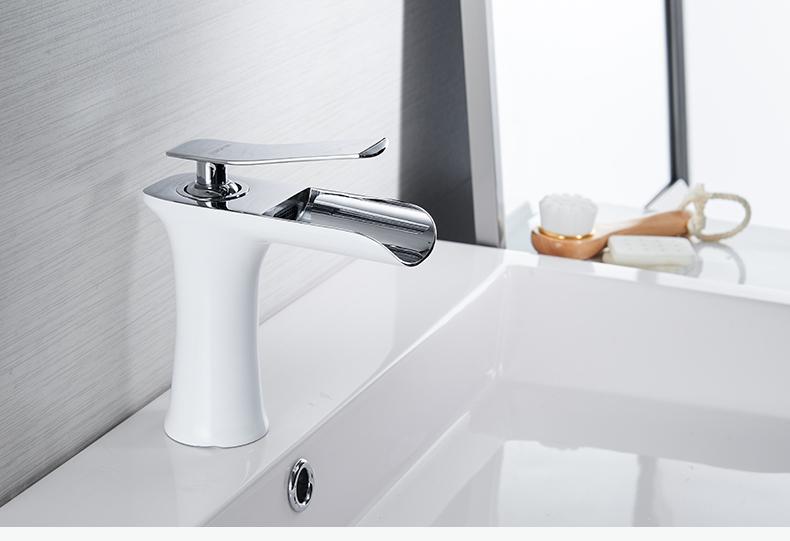 Grifo de lavabo de baño tipo cascada, cuerpo de latón, acabado cromado