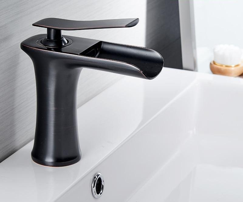 Grifo de lavabo de baño tipo cascada, cuerpo de latón, acabado cromado