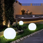 Lanterne solaire LunaGlow en forme de sphère lunaire pour ambiance extérieure