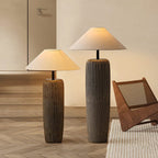 Lámpara de pie Rookhaven, aspecto de madera reciclada, luz ambiental cálida