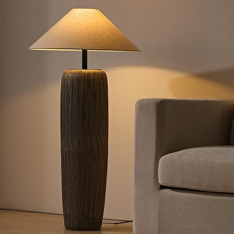 Lámpara de pie Rookhaven, aspecto de madera reciclada, luz ambiental cálida