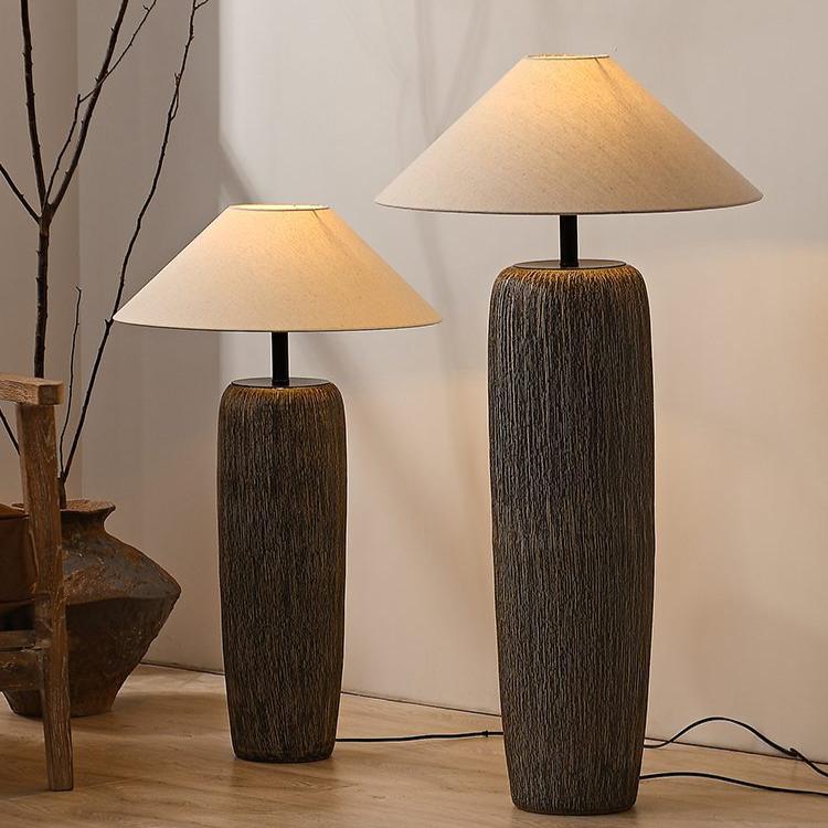Lámpara de pie Rookhaven, aspecto de madera reciclada, luz ambiental cálida