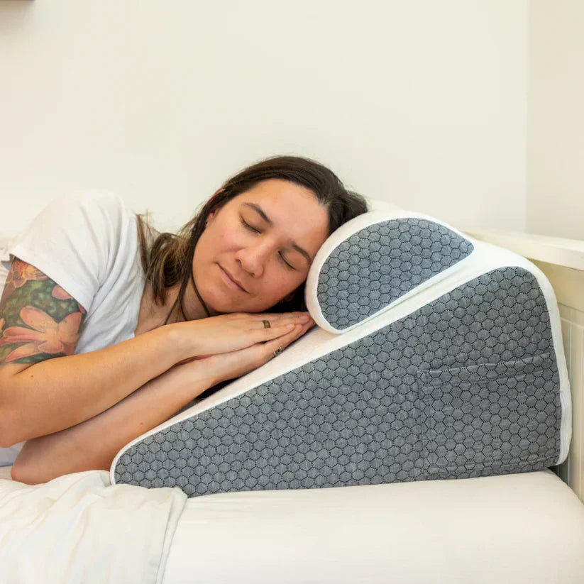 Klínový polštář pro zmírnění chrápání a zlepšení spánku s AeroSleep